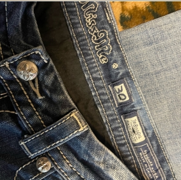 Miss Me Women’s Easy Boot Rhinestone and Sequin Back-flap Pocket Jeans NWOT - Picture 3 of 7